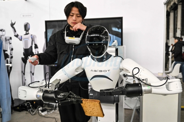 Ứng dụng của robot hình người