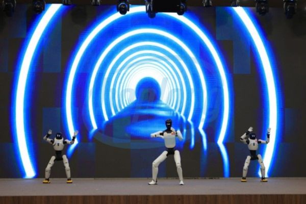 agibot-bat-tay-cung-nic-viet-nam-buoc-dot-pha-cho-nganh-ai-hien-than-va-he-sinh-thai-robot-thong-minh-3.jpg