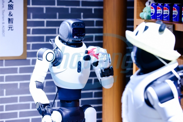 agibot-ra-mat-robot-hinh-nguoi-a3-ultra-van-hanh-8-tieng-lien-tuc-tai-waic-2026-2.jpg