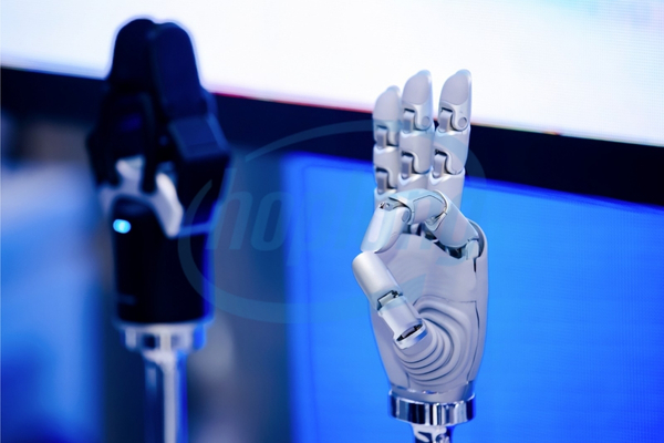 agibot-ra-mat-robot-hinh-nguoi-a3-ultra-van-hanh-8-tieng-lien-tuc-tai-waic-2026-4.jpg