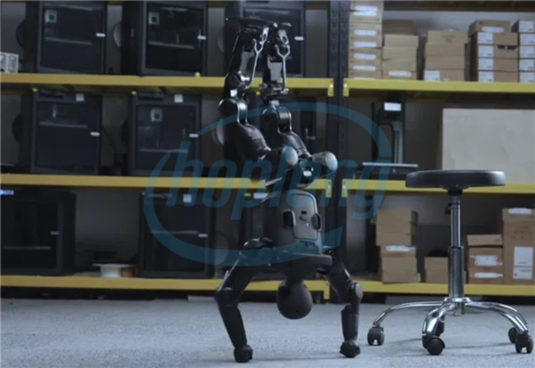 agibot-ra-mat-robot-hinh-nguoi-q1-nho-gon-bo-vua-balo-tich-hop-ai-tien-tien-3.jpg