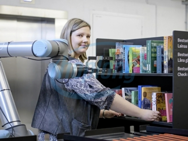 canh-tay-robot-ur10-universal-robots-tro-thanh-thu-thu-tu-dong-tai-thu-vien-trung-tam-helsinki-1.jpg