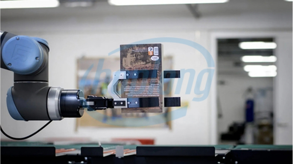 canh-tay-robot-ur10-universal-robots-tro-thanh-thu-thu-tu-dong-tai-thu-vien-trung-tam-helsinki-3.jpg