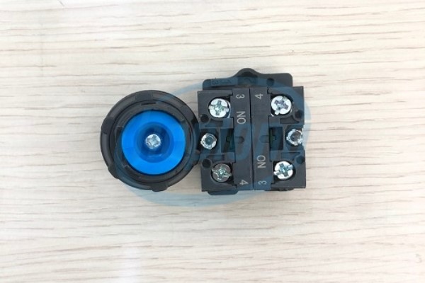 cong-tac-xoay-3-vi-tri-xa2ad33-schneider-electric-van-hanh-an-toan-ben-bi-3.jpg