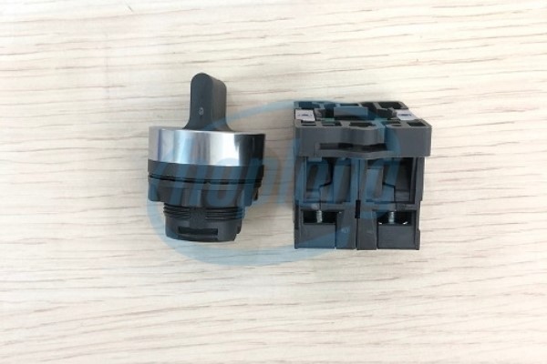 cong-tac-xoay-3-vi-tri-xa2ad33-schneider-electric-van-hanh-an-toan-ben-bi-4.jpg
