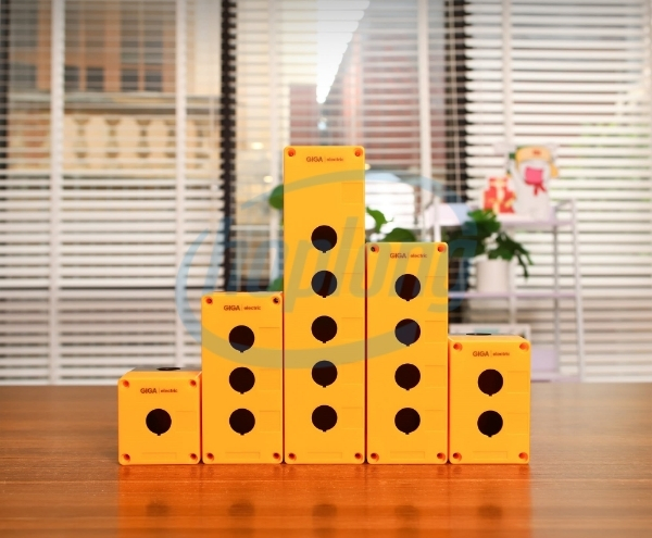 danh-gia-chi-tiet-hop-nut-nhan-gwb-series-giga-electric-ben-bi-cho-cong-nghiep-2.jpg