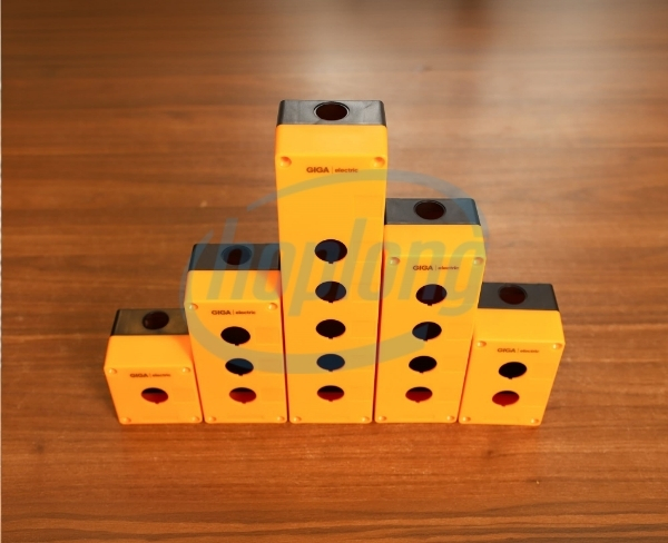 danh-gia-chi-tiet-hop-nut-nhan-gwb-series-giga-electric-ben-bi-cho-cong-nghiep-4.jpg