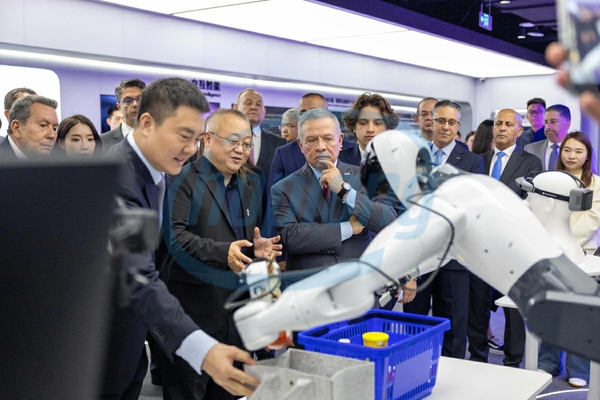 Quốc vương Abdullah II nhấn mạnh tầm quan trọng của việc thiết lập quan hệ hợp tác trực tiếp với AGibot