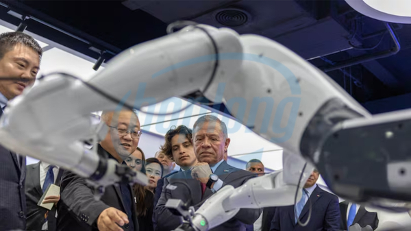Chuyến ghé thăm AGibot nằm trong ngày làm việc thứ hai của Quốc vương Abdullah II tại Thượng Hải