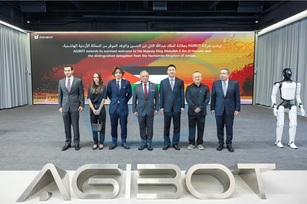 quoc-vuong-jordan-abdullah-ii-tham-tap-doan-agibot-thuong-hai-thuc-day-hop-tac-cong-nghe-robot-6