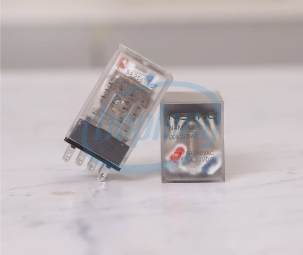 Relay trung gian N4M-A220 được tích hợp đèn LED báo trạng thái