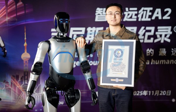 robot-hinh-nguoi-agibot-a2-lap-ky-luc-guinness-di-bo-lien-tuc-hon-106km-tu-to-chau-den-thuong-hai-5