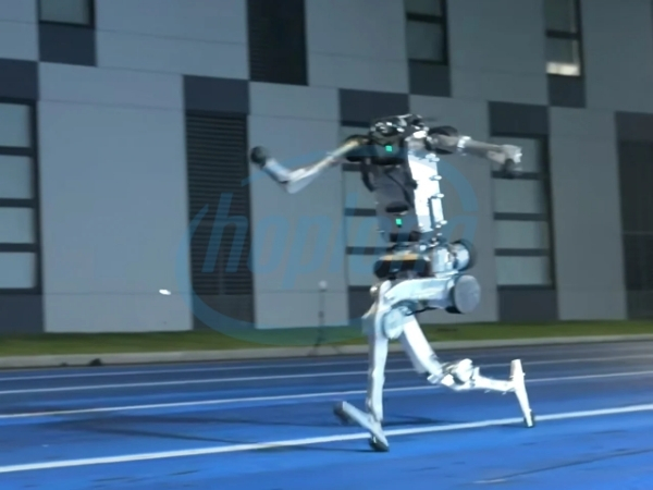 robot-hinh-nguoi-superman-cua-unitree-chay-nhanh-hon-usain-bolt-va-nhay-cao-2-met-5.jpg