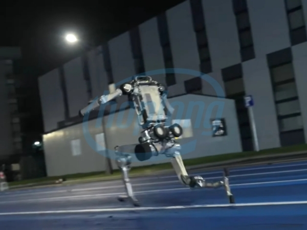 robot-hinh-nguoi-superman-cua-unitree-chay-nhanh-hon-usain-bolt-va-nhay-cao-2-met-6.jpg