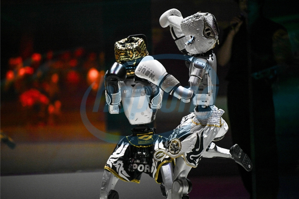 robot-hinh-nguoi-unitree-dai-nao-san-catwalk-buoc-ngoat-thoi-trang-cong-nghe-tai-han-quoc-3.jpg