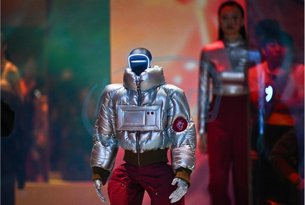 robot-hinh-nguoi-unitree-dai-nao-san-catwalk-buoc-ngoat-thoi-trang-cong-nghe-tai-han-quoc-4.jpg