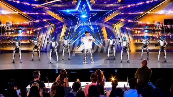robot-hinh-nguoi-unitree-gay-bao-san-khau-america-s-got-talent-2026-6.jpg