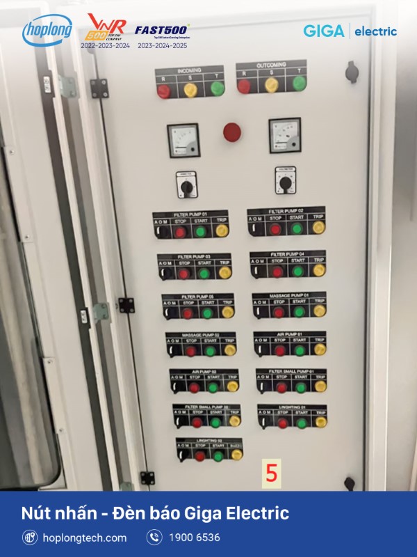 Tủ điện được trang bị nút nhấn và đèn báo GIGA Electric.