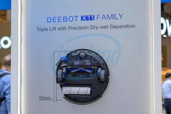Ecovacs Deebot X11 Omnicyclone với nhiểu công nghệ lần đầu xuất hiện.