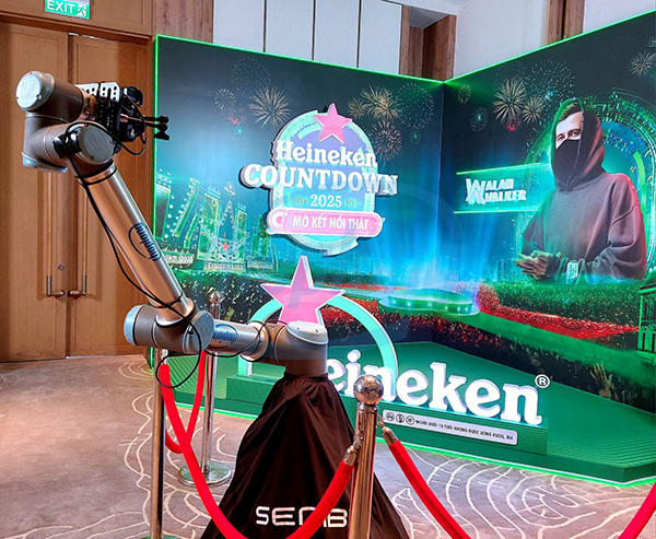 Hợp Long cung cấp dịch vụ cánh tay robot và lập trình phần mềm chuyên biệt cho ngành sự kiện, điện ảnh & sân khấu tại Việt Nam.