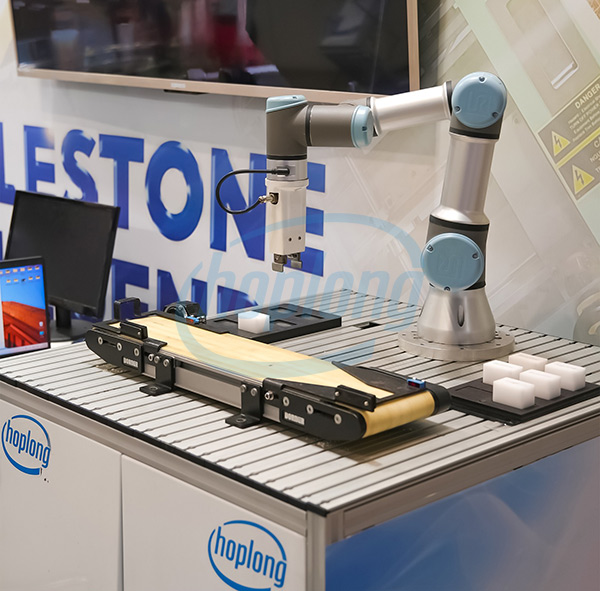 Hợp Long hỗ trợ lắp đặt và cài đặt robot cộng tác UR.