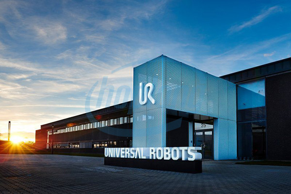 Universal Robots (UR) là một thương hiệu hàng đầu thế giới trong lĩnh vực robot cộng tác.
