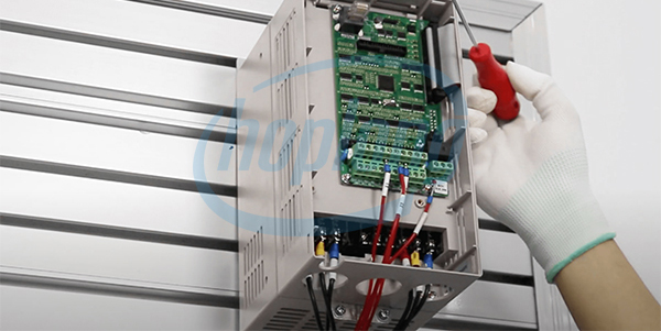 Xác định chân điều khiển để cài đặt biến tần chạy đa cấp tốc độ.