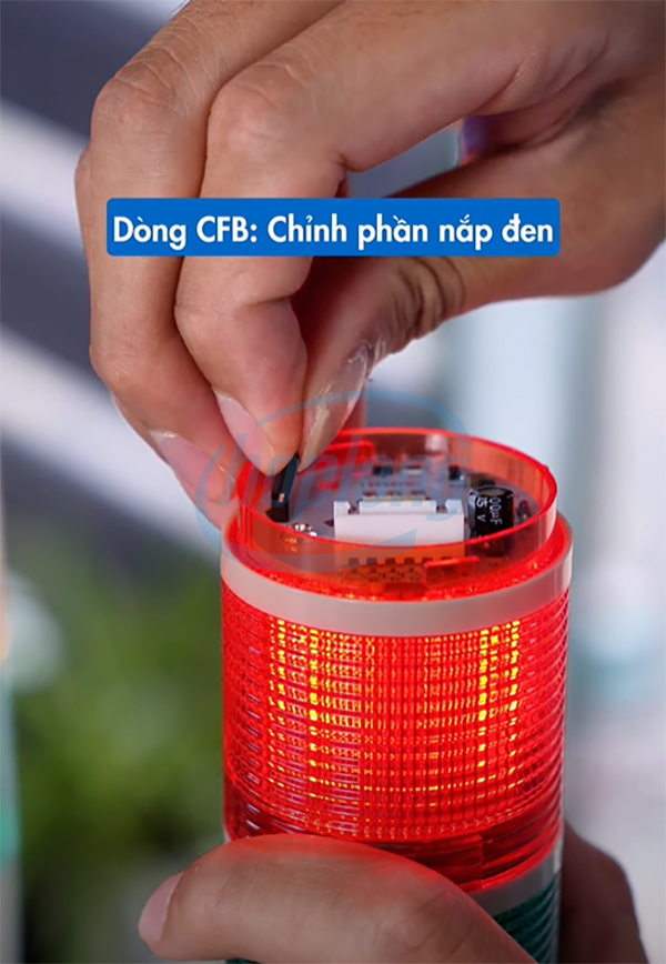 Dòng CFB điều chỉnh trực tiếp ở phần nắp đèn để chuyển đổi chế độ phát sáng.