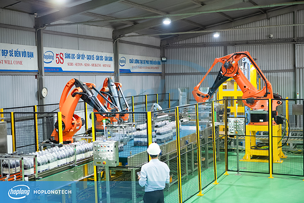 Hợp Long triển khai thành công 2 hệ thống Robot Palletizing cho nhà máy sản xuất đồ uống đóng chai.