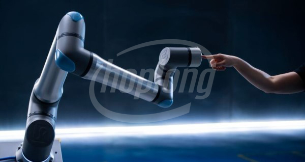 Với UR15, sự phối hợp giữa con người và robot không chỉ là tương tác mà còn là sự phối hợp ăn ý, liền mạch. 